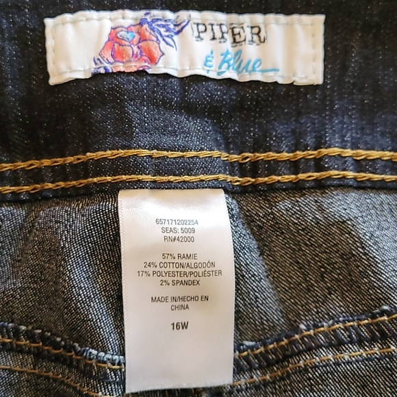 Shorts - Picture 3 of 3